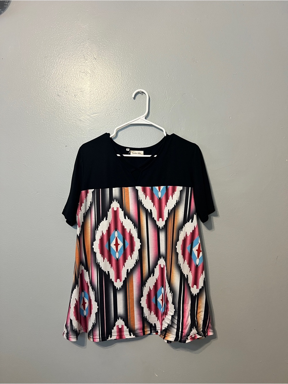 Black & Multicolor Aztec-Print Short Sleeve Tunic Top